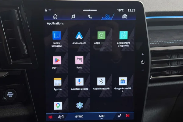 Renault Espace E-TECH (HEV) (2025) — foto 18 van 34