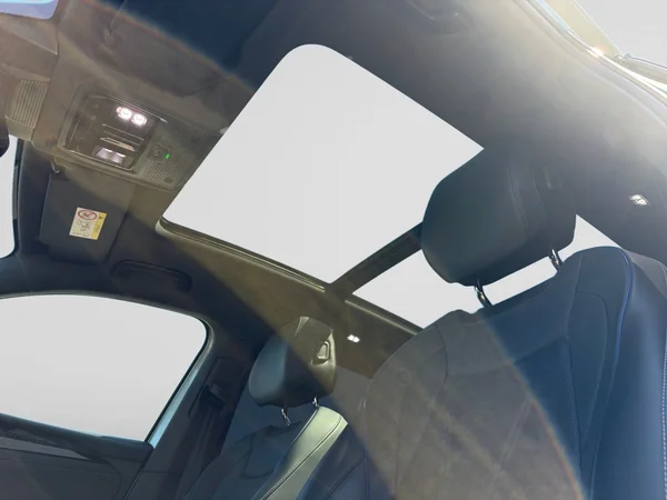 VOLKSWAGEN Tiguan (2024) — foto 12 van 14