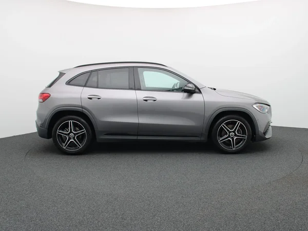 Mercedes-Benz GLA (2021) — foto 24 van 27