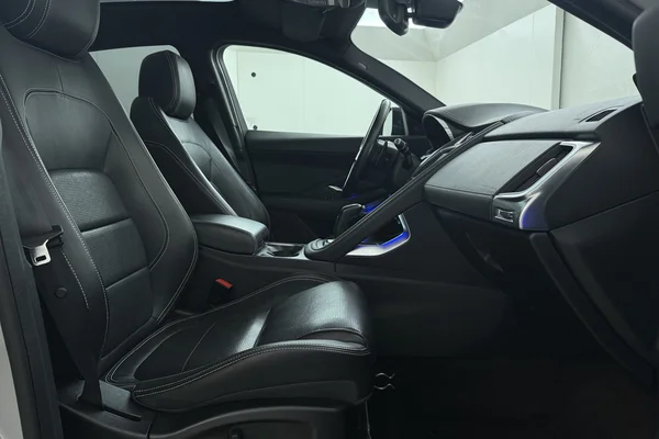 Jaguar E-Pace (2020) — foto 21 van 23