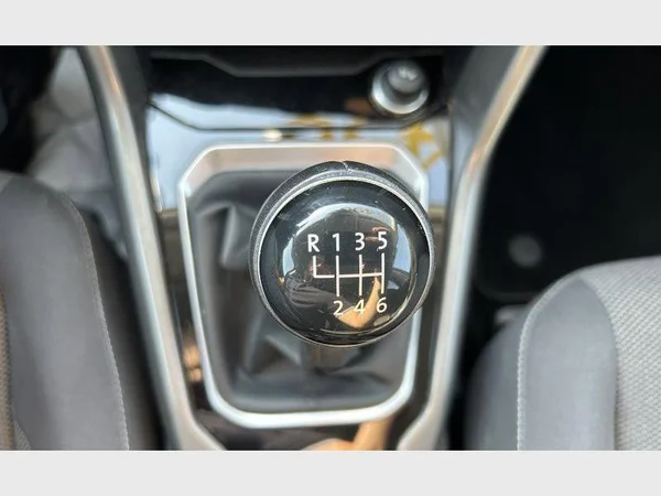 Volkswagen T-Roc (2021) — foto 11 van 28