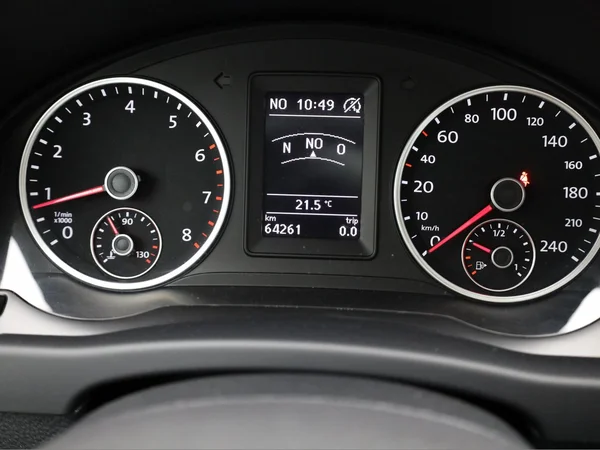 VOLKSWAGEN Tiguan (2016) — foto 10 van 19
