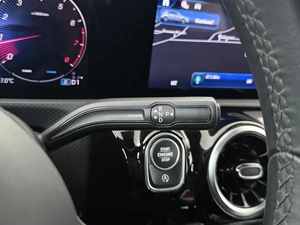 MERCEDES A 180 (2024) — foto 4 van 28