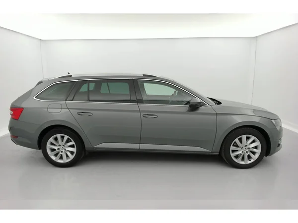 SKODA Superb Combi (2021) — foto 32 van 36