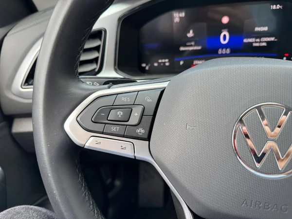 VOLKSWAGEN T-Roc (2025) — foto 3 van 16