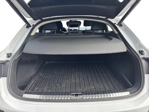 AUDI Q3 Sportback (2021) — foto 11 van 21