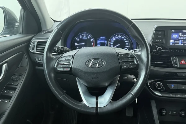 Hyundai i30 (2019) — foto 2 van 18