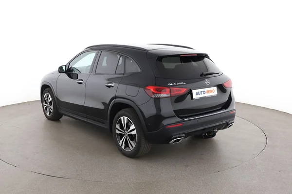 Mercedes-Benz GLA-Klasse (2021) — foto 10 van 16