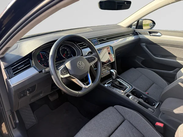 VOLKSWAGEN Passat Variant GTE (2023) — foto 17 van 24