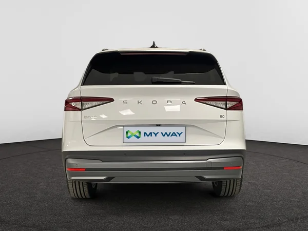 SKODA Enyaq (2024) — foto 11 van 15