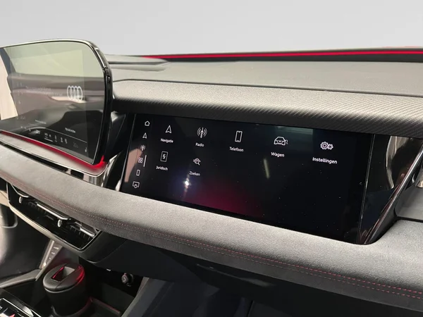 AUDI Q6 e-tron (2025) — foto 8 van 24