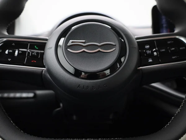 Fiat 500e (2023) — foto 24 van 44
