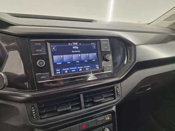 Volkswagen T-Cross (2023) — foto 14 van 15