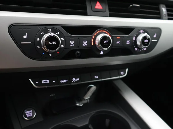 AUDI A4 Avant (2023) — foto 19 van 26