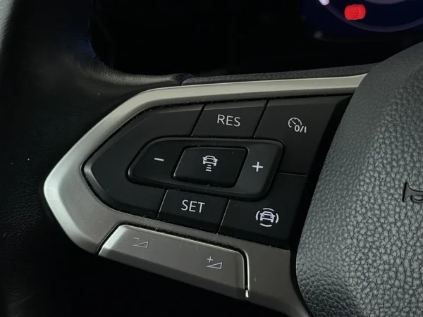 VOLKSWAGEN Golf (2022) — foto 9 van 28