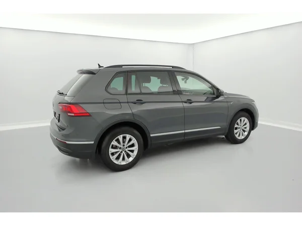 VOLKSWAGEN Tiguan (2022) — foto 4 van 36