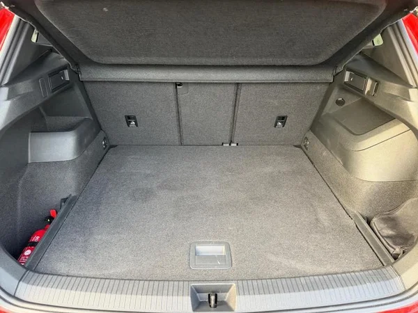 VOLKSWAGEN Tiguan (2024) — foto 13 van 27