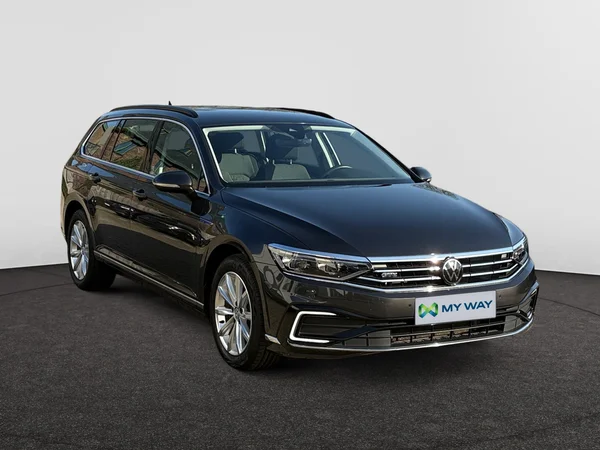 VOLKSWAGEN Passat Variant GTE (2023) — foto 21 van 24