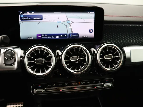 Mercedes-Benz EQB (2025) — foto 9 van 32