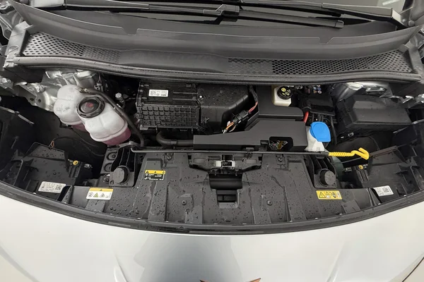 CUPRA Born (2024) — foto 2 van 23