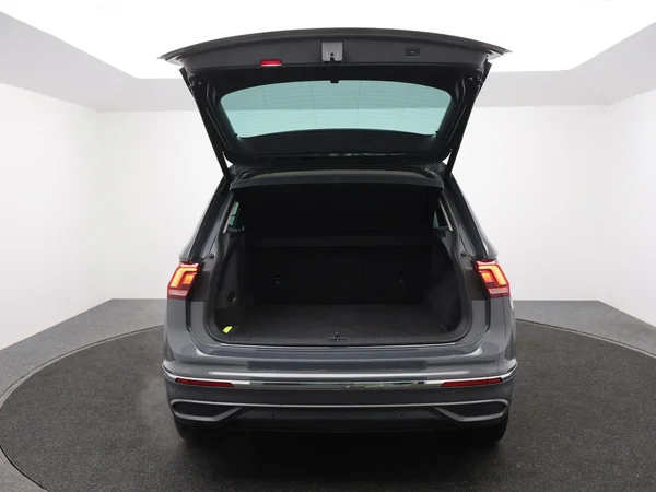 VOLKSWAGEN Tiguan eHybrid (PHEV) (2021) — foto 12 van 29