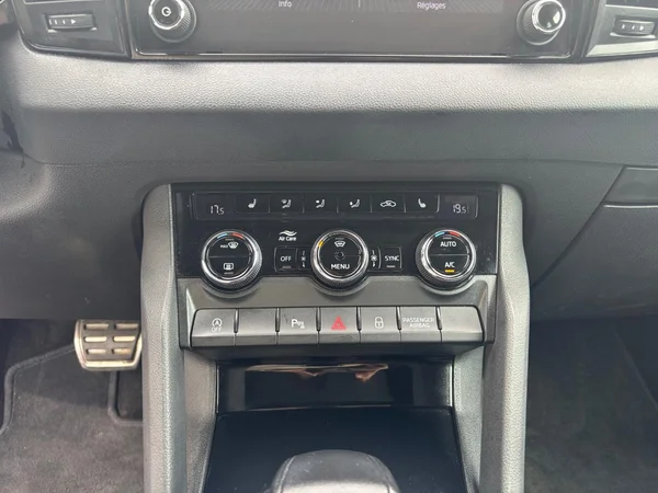 SKODA Karoq (2023) — foto 17 van 21