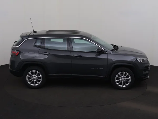 JEEP Compass (2024) — foto 25 van 29