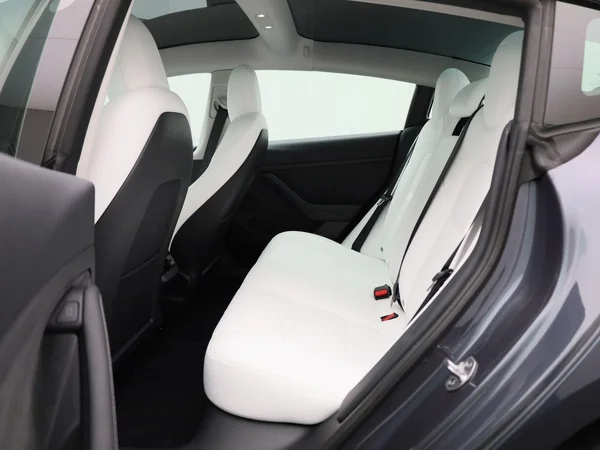 Tesla Model 3 (2022) — foto 2 van 46