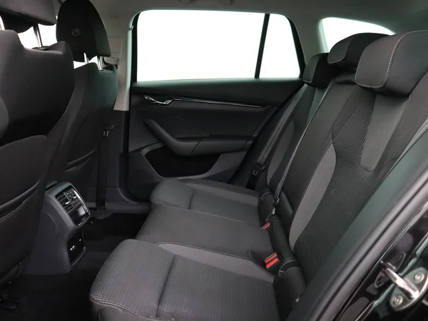 SKODA Octavia Combi (2024) — foto 4 van 18