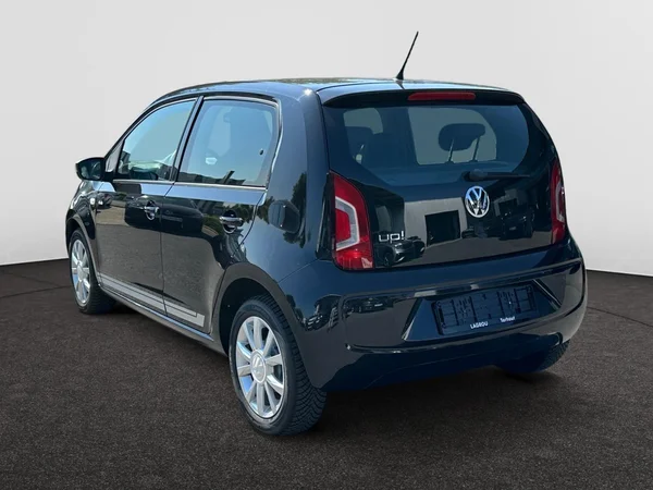 VOLKSWAGEN Up! (2015) — foto 12 van 18