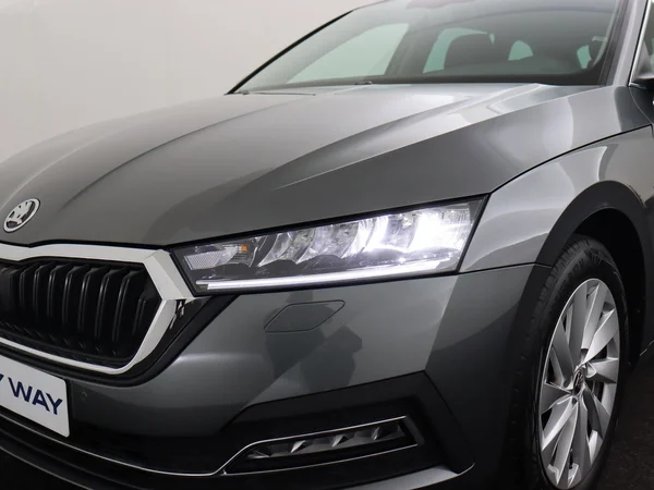SKODA Octavia Combi (2024) — foto 8 van 18