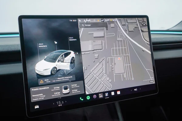 Tesla Model 3 (2023) — foto 17 van 49
