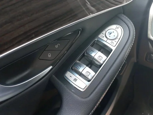 Mercedes-Benz GLC (2019) — foto 14 van 25