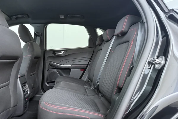 Ford Kuga FHEV (2025) — foto 21 van 22