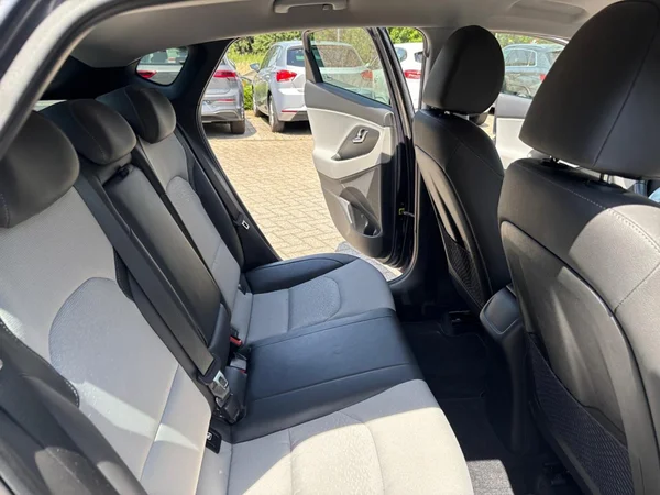 HYUNDAI i30 Fastback (2020) — foto 9 van 24