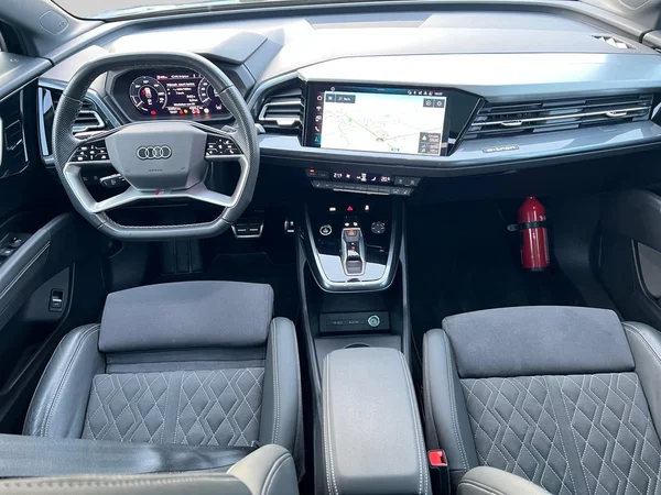 AUDI Q4 e-tron (2024) — foto 3 van 18