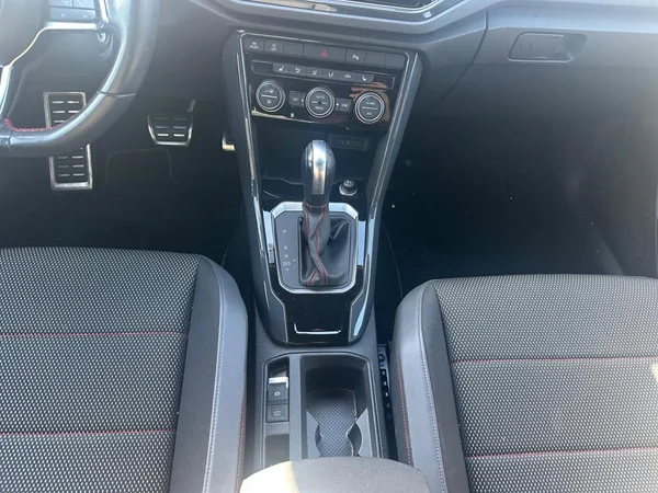 VOLKSWAGEN T-Roc (2020) — foto 3 van 24