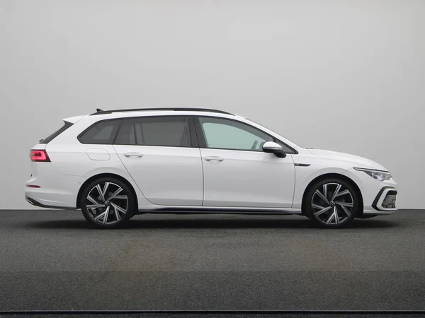 VOLKSWAGEN Golf VIII SW (2024) — foto 20 van 22