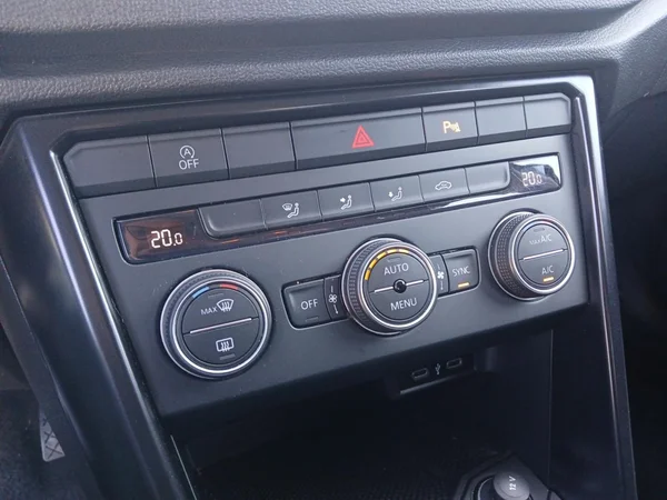 VOLKSWAGEN T-Roc (2021) — foto 2 van 17