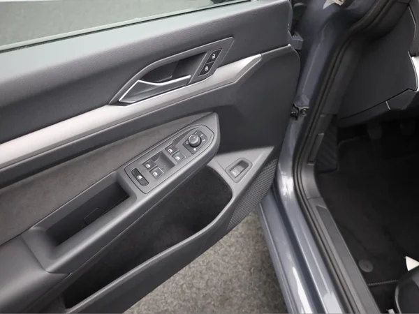 VOLKSWAGEN Golf VIII SW (2024) — foto 6 van 19