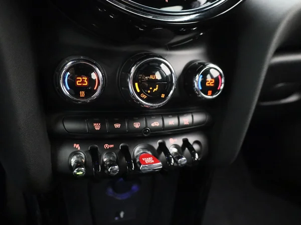 MINI One (2022) — foto 14 van 31