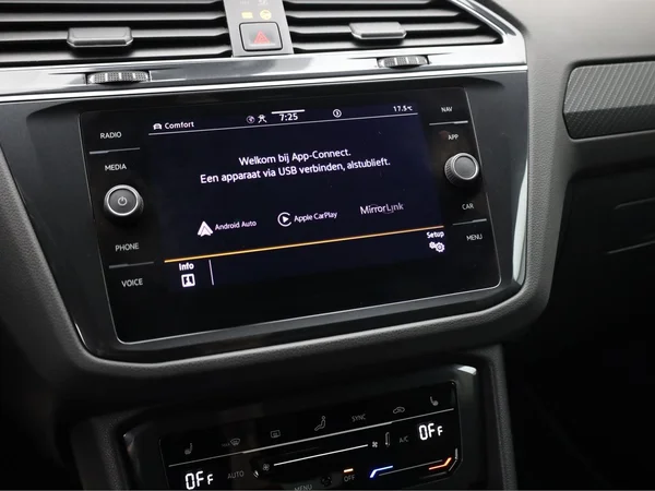VOLKSWAGEN Tiguan (2021) — foto 13 van 23