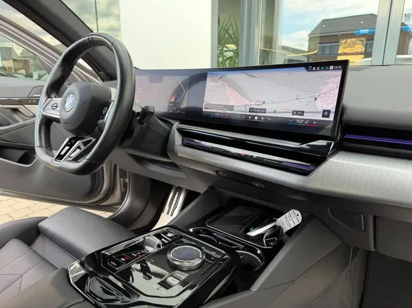 Bmw 520 (2024) — foto 2 van 31