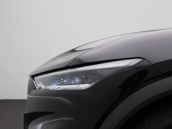 Ford Mustang Mach-E (2021) — foto 8 van 44