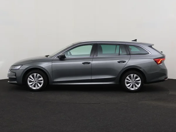 SKODA Octavia Combi (2024) — foto 15 van 20
