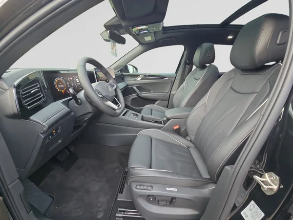 VOLKSWAGEN Tiguan (2026) — foto 3 van 24