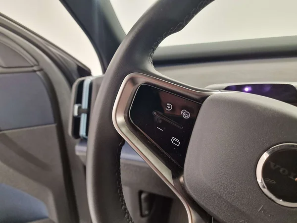 Volvo EX30 (2024) — foto 3 van 14