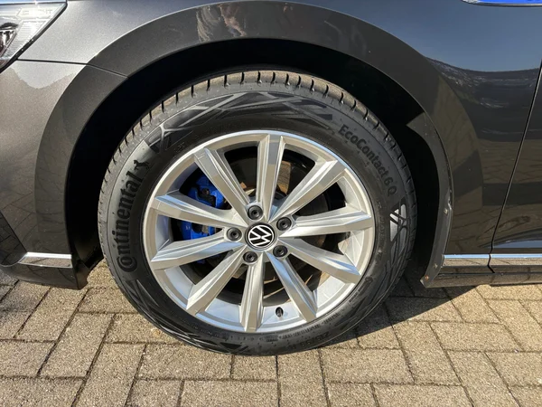 VOLKSWAGEN Passat Variant GTE (2023) — foto 16 van 24