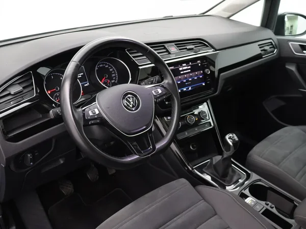 Volkswagen Touran (2021) — foto 28 van 30
