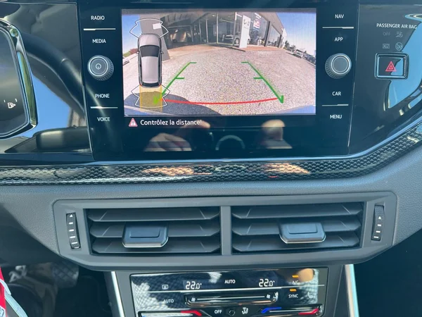 VOLKSWAGEN Polo (2023) — foto 2 van 18